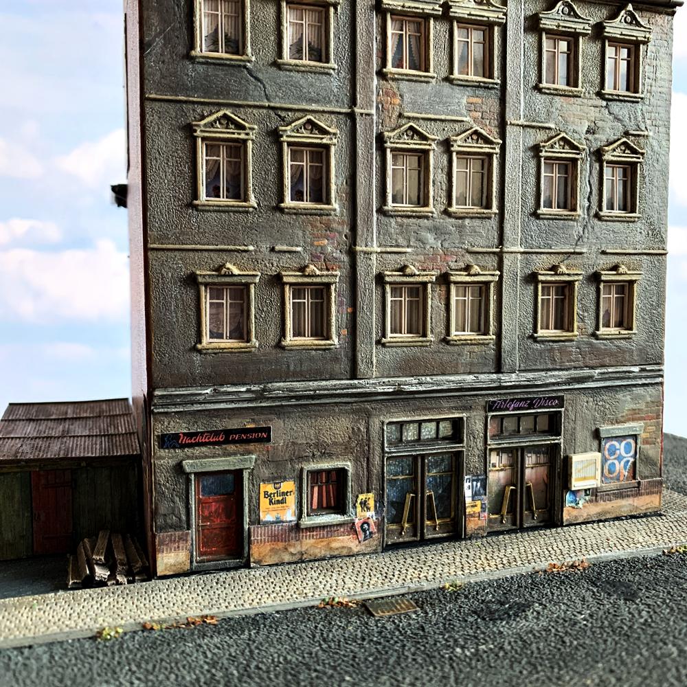 Kitbash aus dem Stadtkino Belaria / POLA H0 167