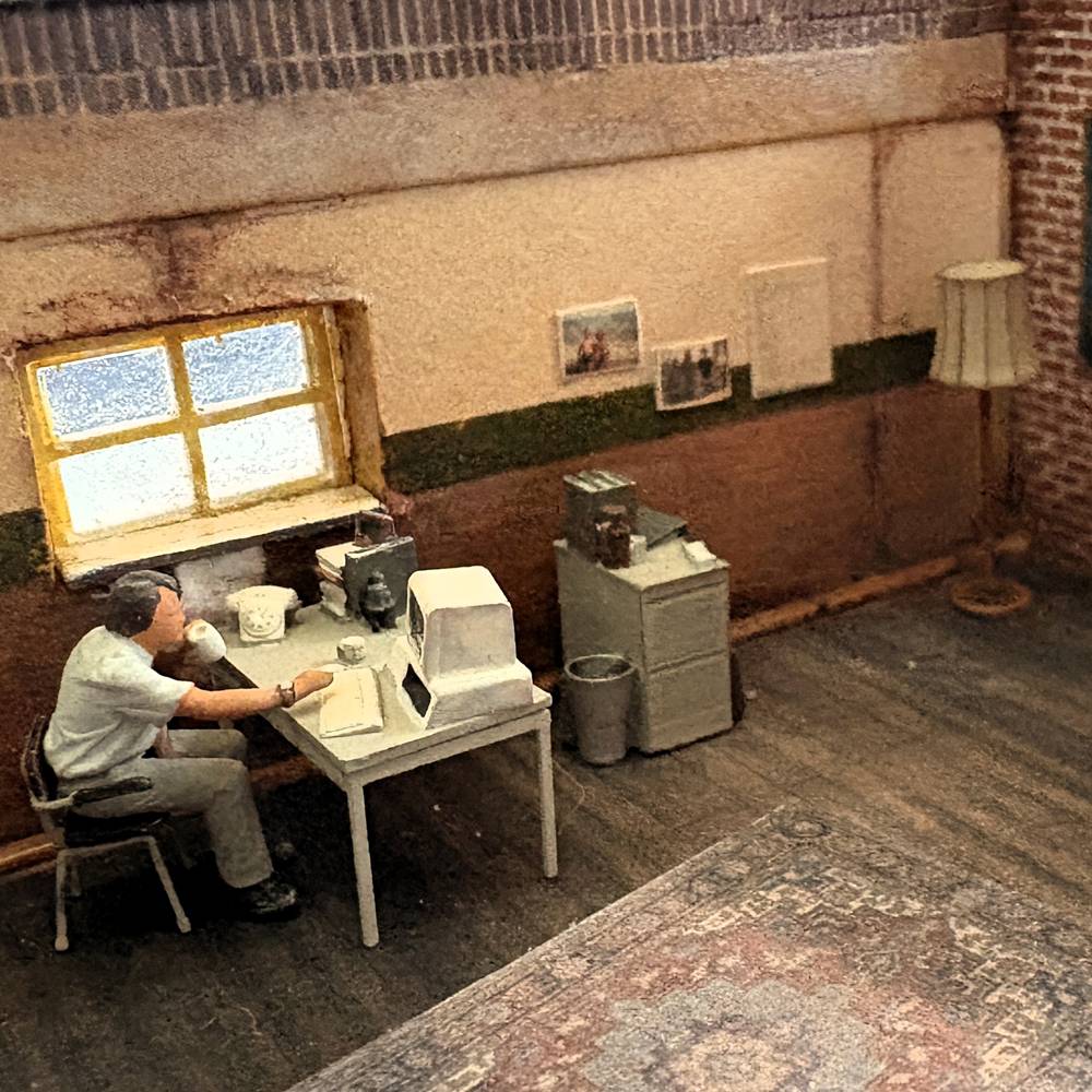 Selbstgebautes Büro im Maßstab 1:87 (H0) – Innenraum Modellbau mit 80er-Jahre Atmosphäre