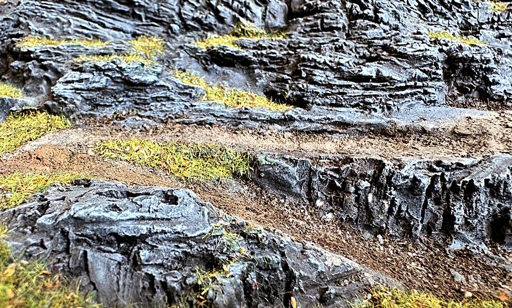 Modellberg im Diorama mit Details